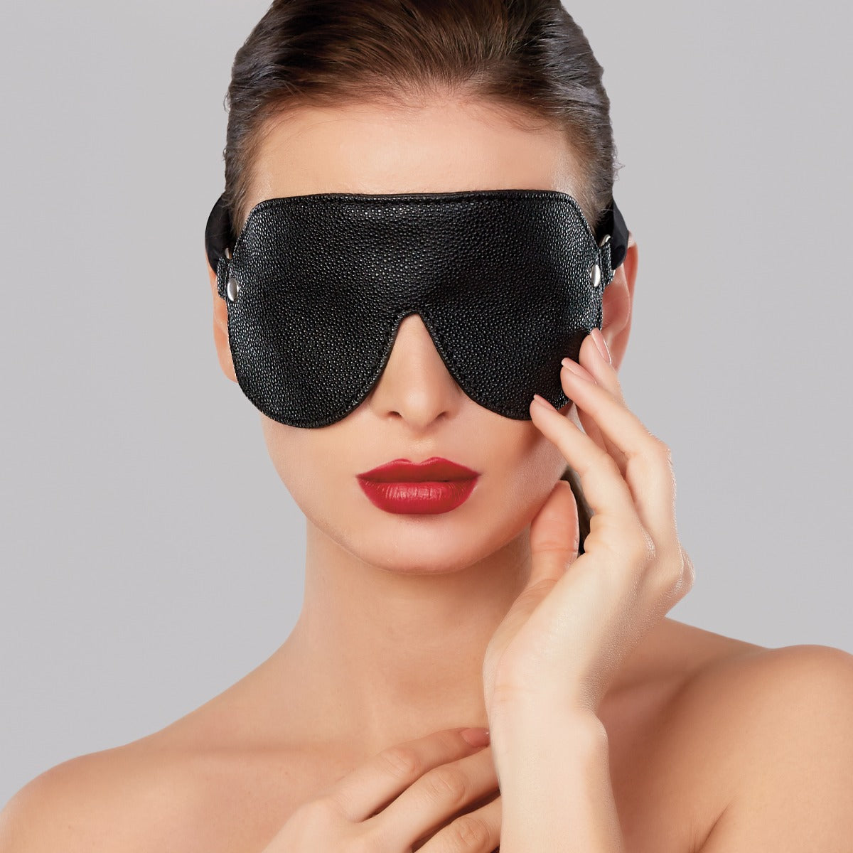 Adore by Allure - Seduce Me Mask - Black