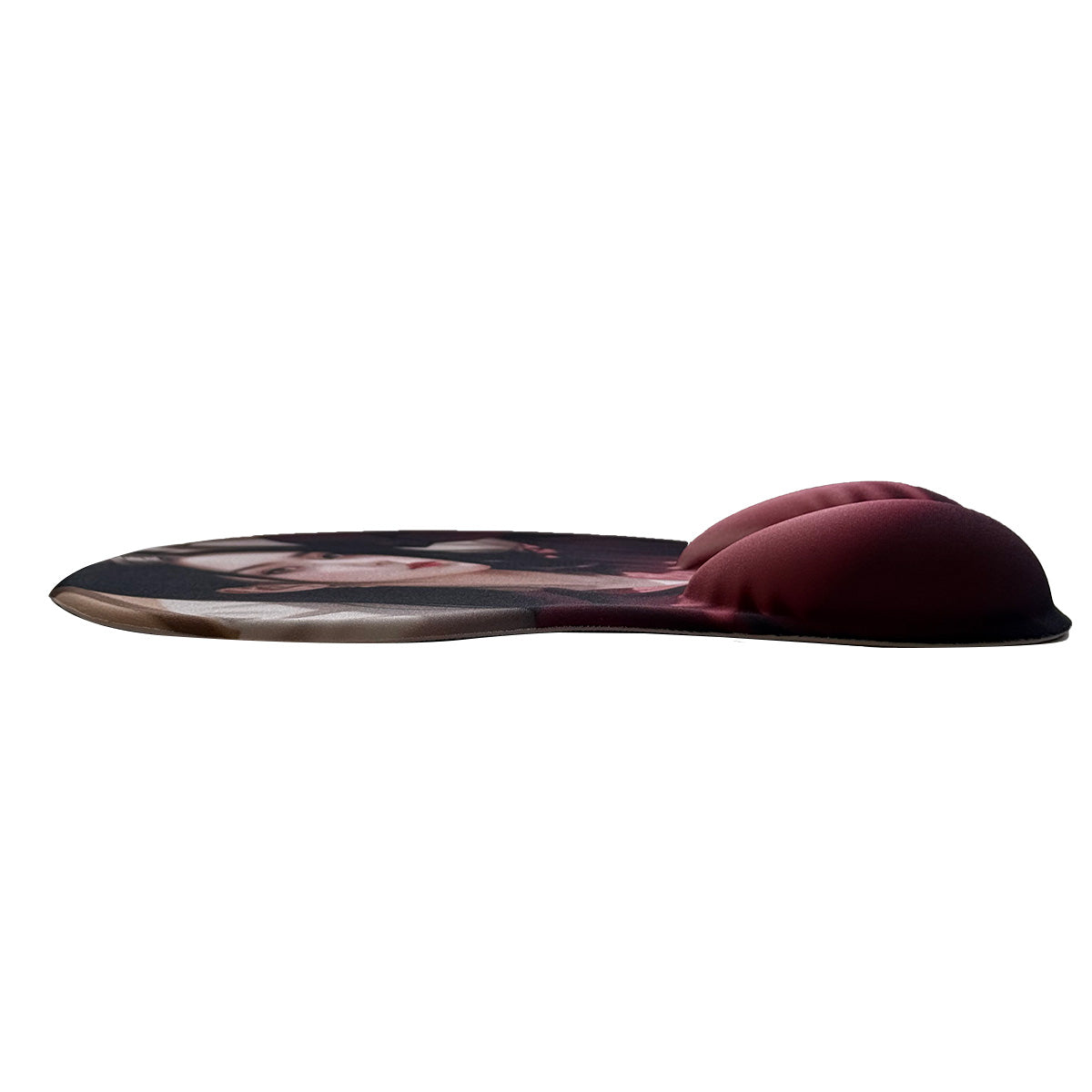 Tapis de souris Anime – Brune chemisier bordeaux