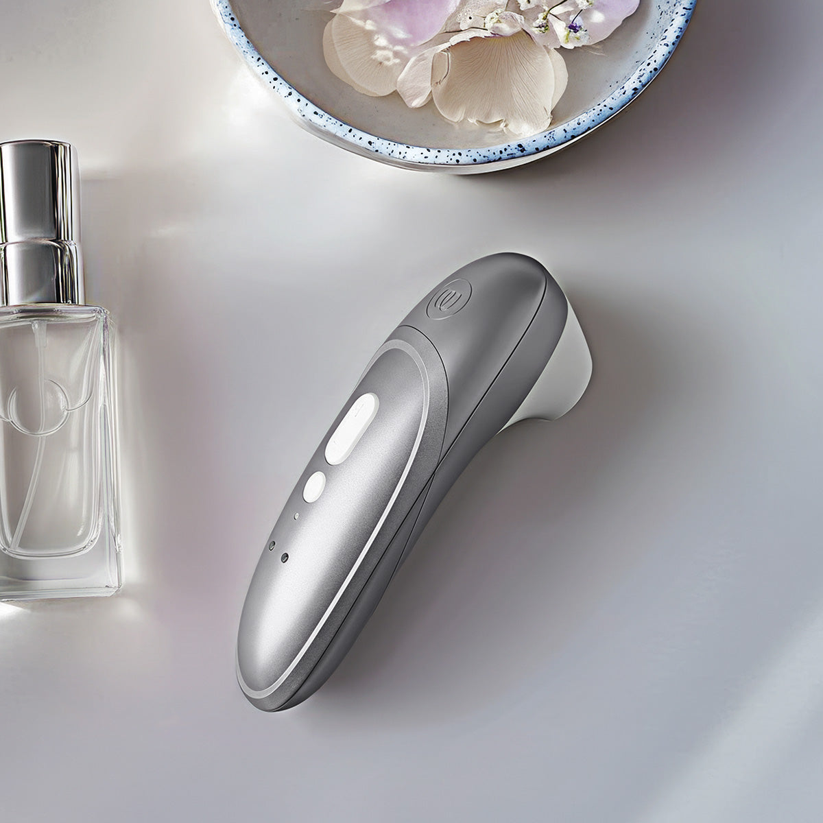 Womanizer Pro – Clitoral Stimulator – Silver Grey