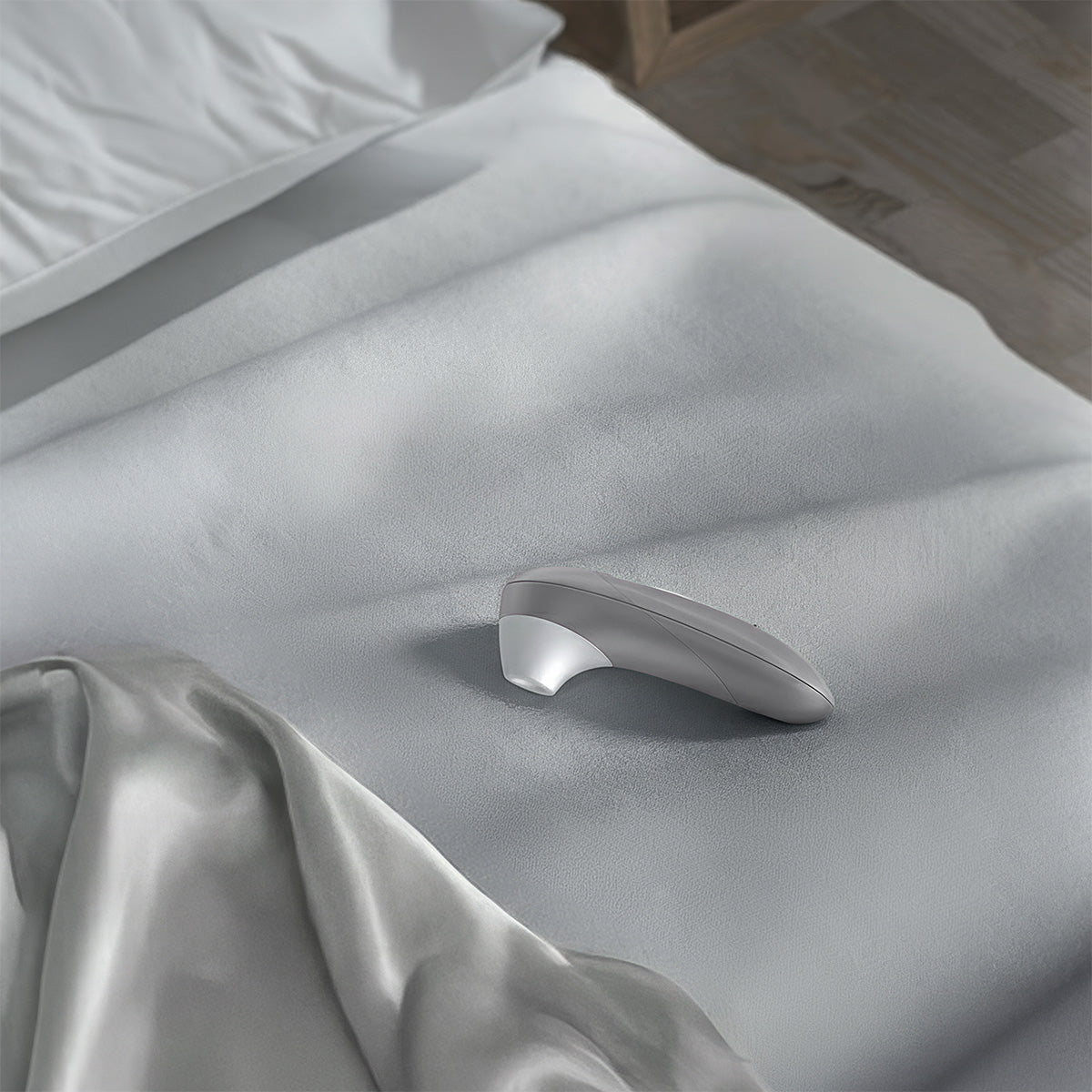 Womanizer Pro – Clitoral Stimulator – Silver Grey
