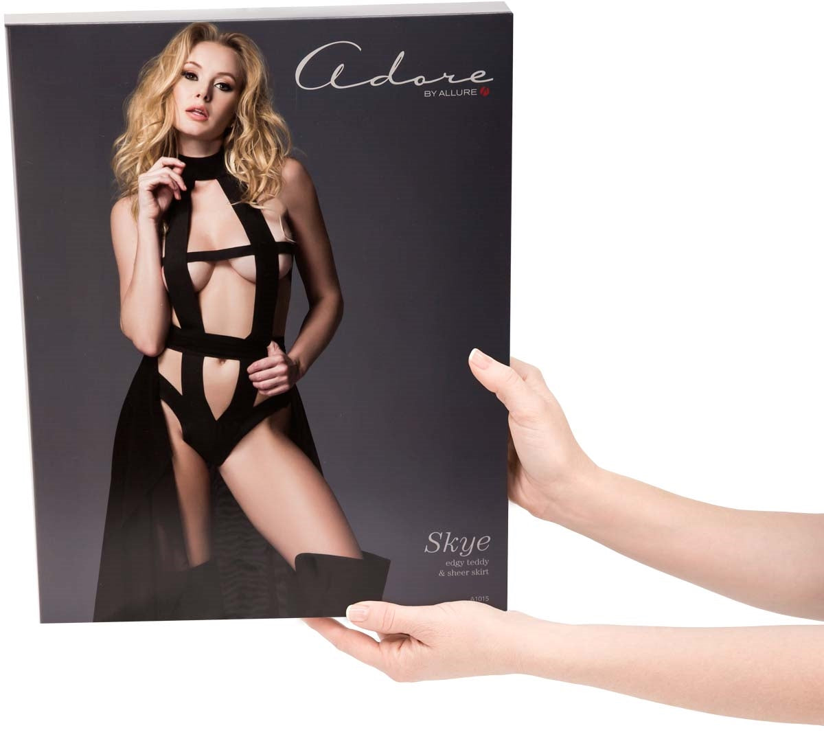 Adore by Allure - Skye Edgy Teddy avec jupe - Noir - Petite