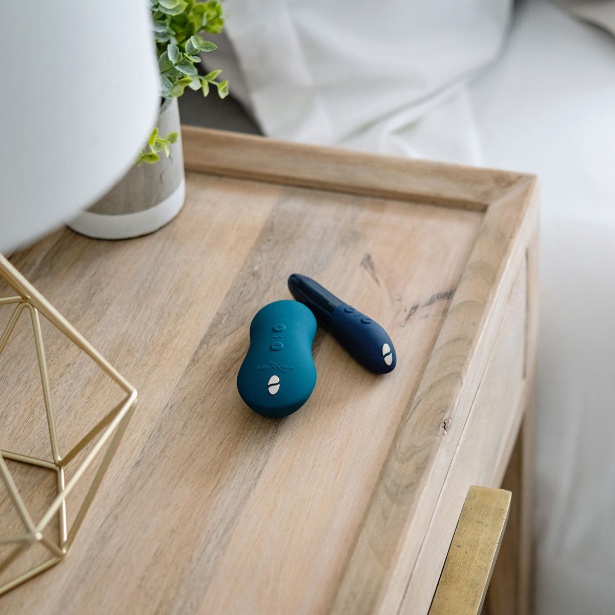 Les favoris de toujours We-Vibe® - Ensemble édition spéciale Masseur vibrant à poser et Vibrateur-balle - Velours/Bleu nuit